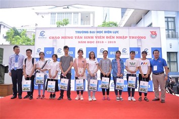 Tưng bừng ngày lễ nhập học đầu tiên cho các tân sinh viên năm học 2018-2019